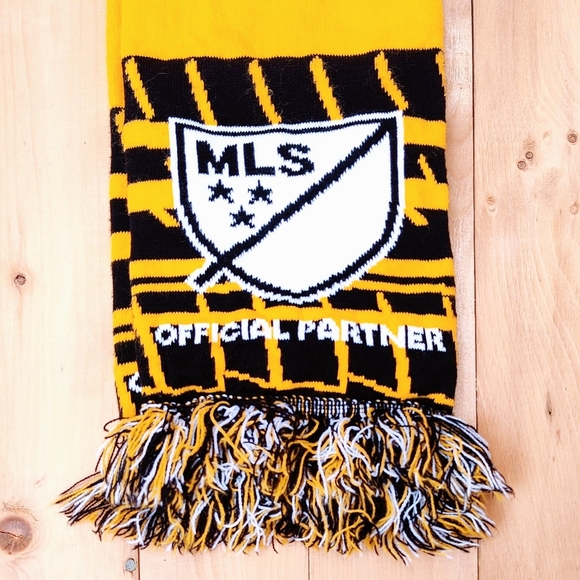 2018 MLS Soccer Cup Playoffs Souvenir Scarf Audi Continental Yellow Futbol Fan - Picture 6 of 7